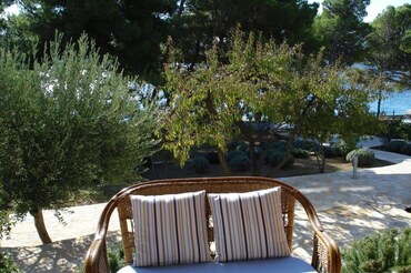Villa on the promenade to Zlatni rat - Villa Vivoli - Bol - island of Brac (9) Villa on the promenade to Zlatni rat - Villa Vivoli - Bol - island of Brac (9)