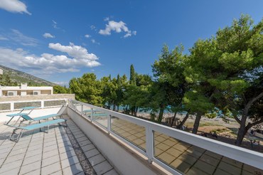 Bol Croatia luxury apartment on the beach (19) Bol Croatia luxury apartment on the beach (19)
