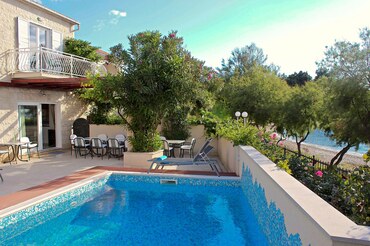 Brac island Vacation Villa Oasis Mirca Villa next to the beach (1) Brac island Vacation Villa Oasis Mirca Villa next to the beach (1)