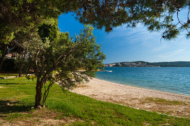 Croatian Beachfront Villa Trogir Riviera (21) Croatian Beachfront Villa Trogir Riviera (21)