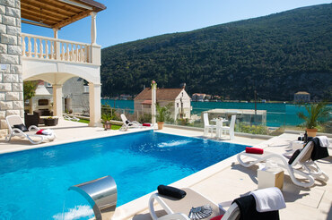 Seafront Dubrovnik Riviera pool Holiday luxury Vila rent (1) Seafront Dubrovnik Riviera pool Holiday luxury Vila rent (1)